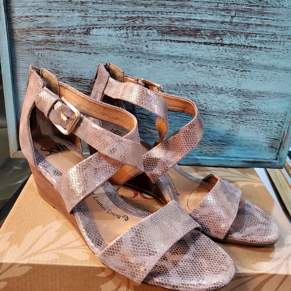 Sofft wedge heels